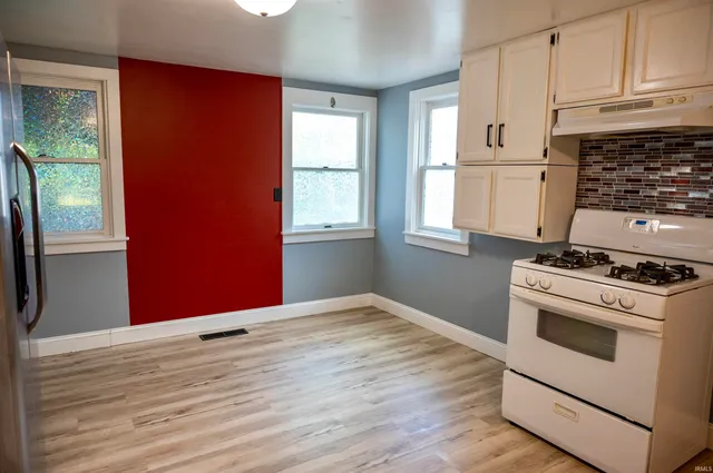 $180,000 | 218 Kenyon Avenue, Elkhart, IN 46516