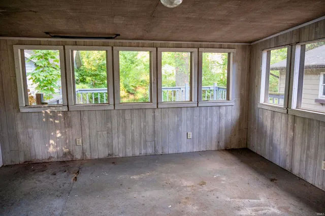 $180,000 | 218 Kenyon Avenue, Elkhart, IN 46516