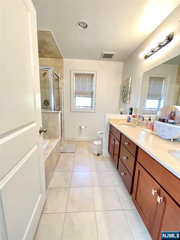 1625 Paterson Plank Road, Unit 18 Secaucus, NJ 07094 - Photo 15 of 23 a spacious bathroom with a tub sink shower and mirror
