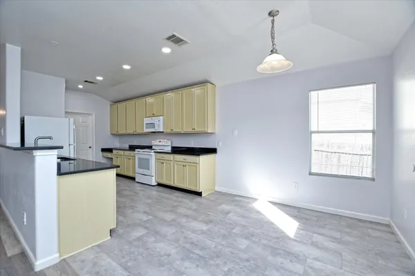 $1,995 | 401 Bandara Woods Boulevard, Elgin, TX 78621