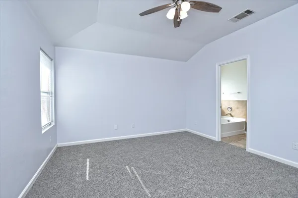 $1,995 | 401 Bandara Woods Boulevard, Elgin, TX 78621