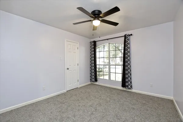 $1,995 | 401 Bandara Woods Boulevard, Elgin, TX 78621