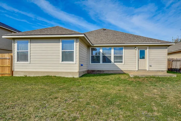 $1,995 | 401 Bandara Woods Boulevard, Elgin, TX 78621
