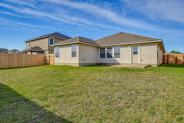 $1,995 | 401 Bandara Woods Boulevard, Elgin, TX 78621