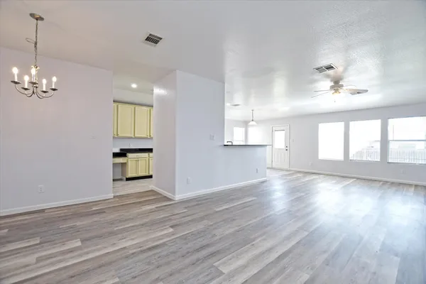 $1,995 | 401 Bandara Woods Boulevard, Elgin, TX 78621
