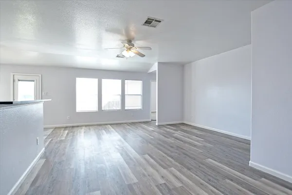 $1,995 | 401 Bandara Woods Boulevard, Elgin, TX 78621