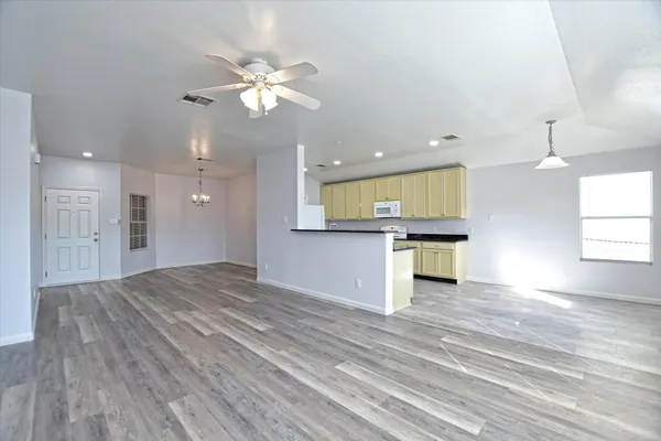 $1,995 | 401 Bandara Woods Boulevard, Elgin, TX 78621