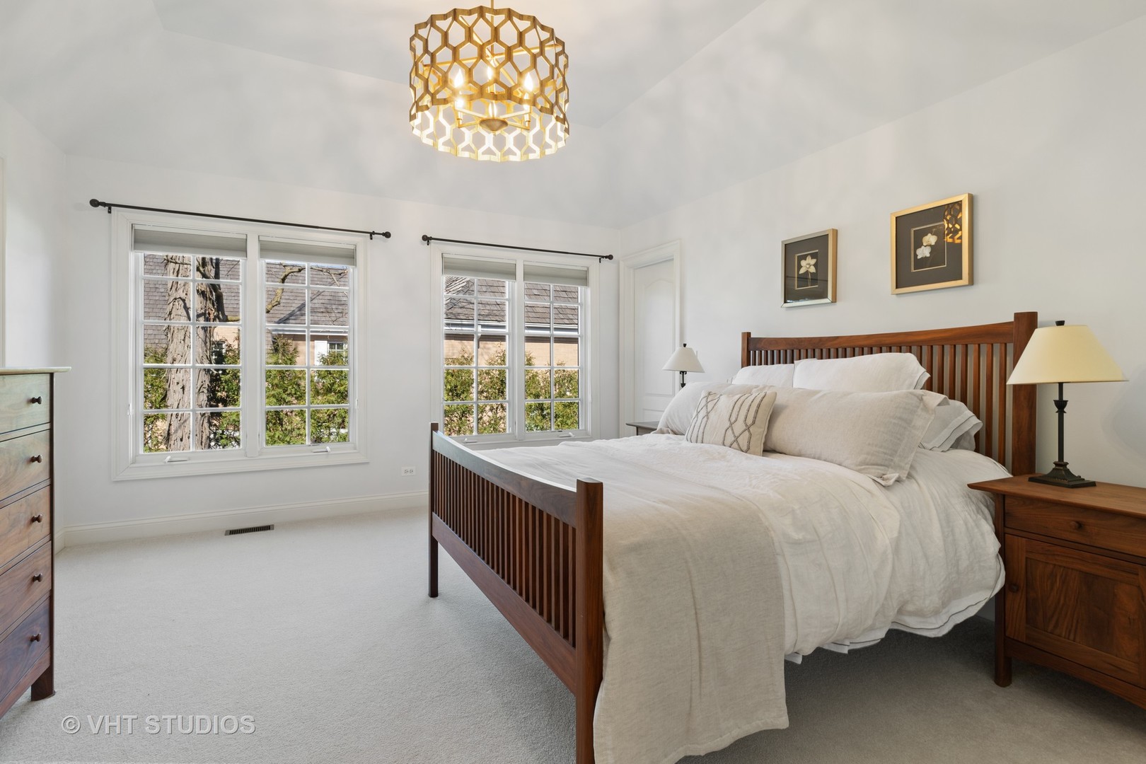 795 Grove Street Glencoe, IL 60022 - Photo 20 of 38 a bed room with a bed and a window