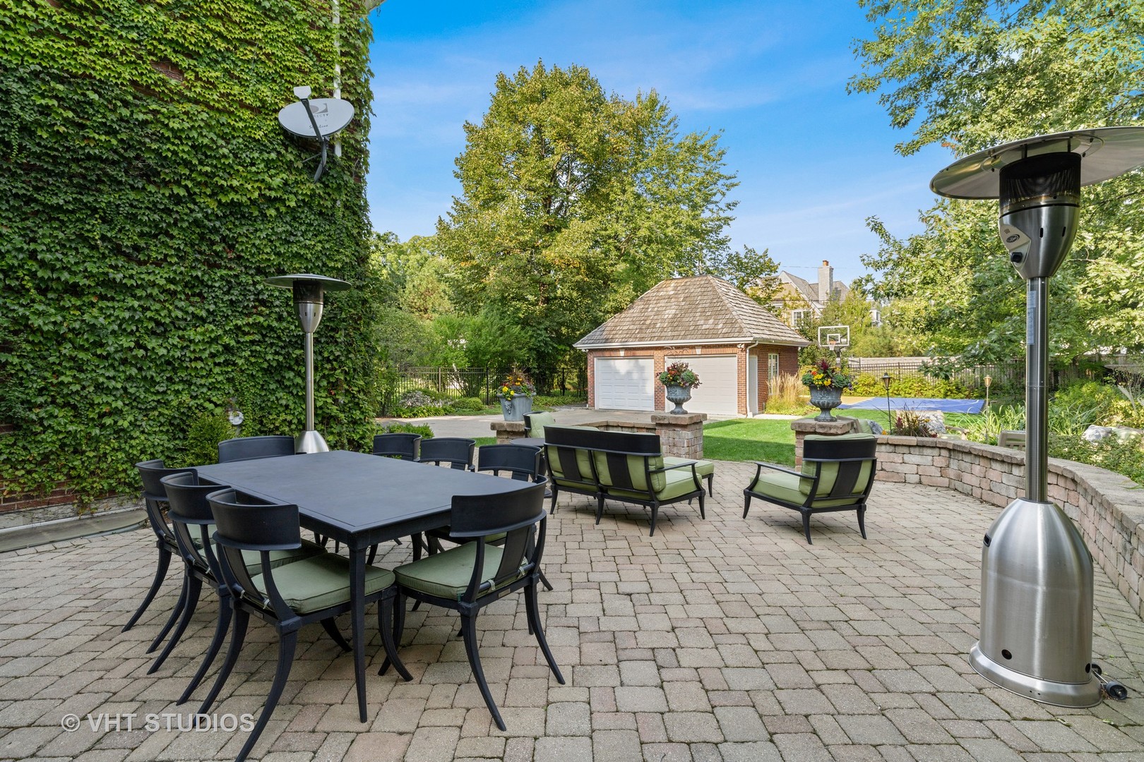 795 Grove Street Glencoe, IL 60022 - Photo 31 of 38 a view of a table and chairs in the patio