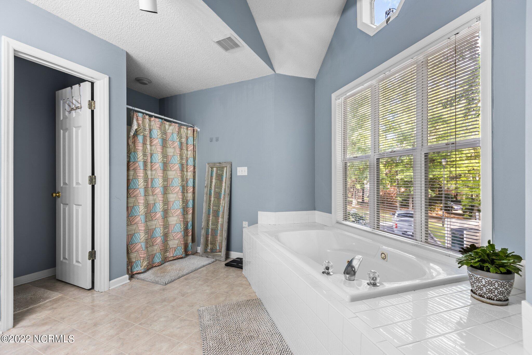 1102 Turtle Creek Road, Unit E Greenville, NC 27858 - Photo 15 of 19 18-web-or-mls-IMGL3854