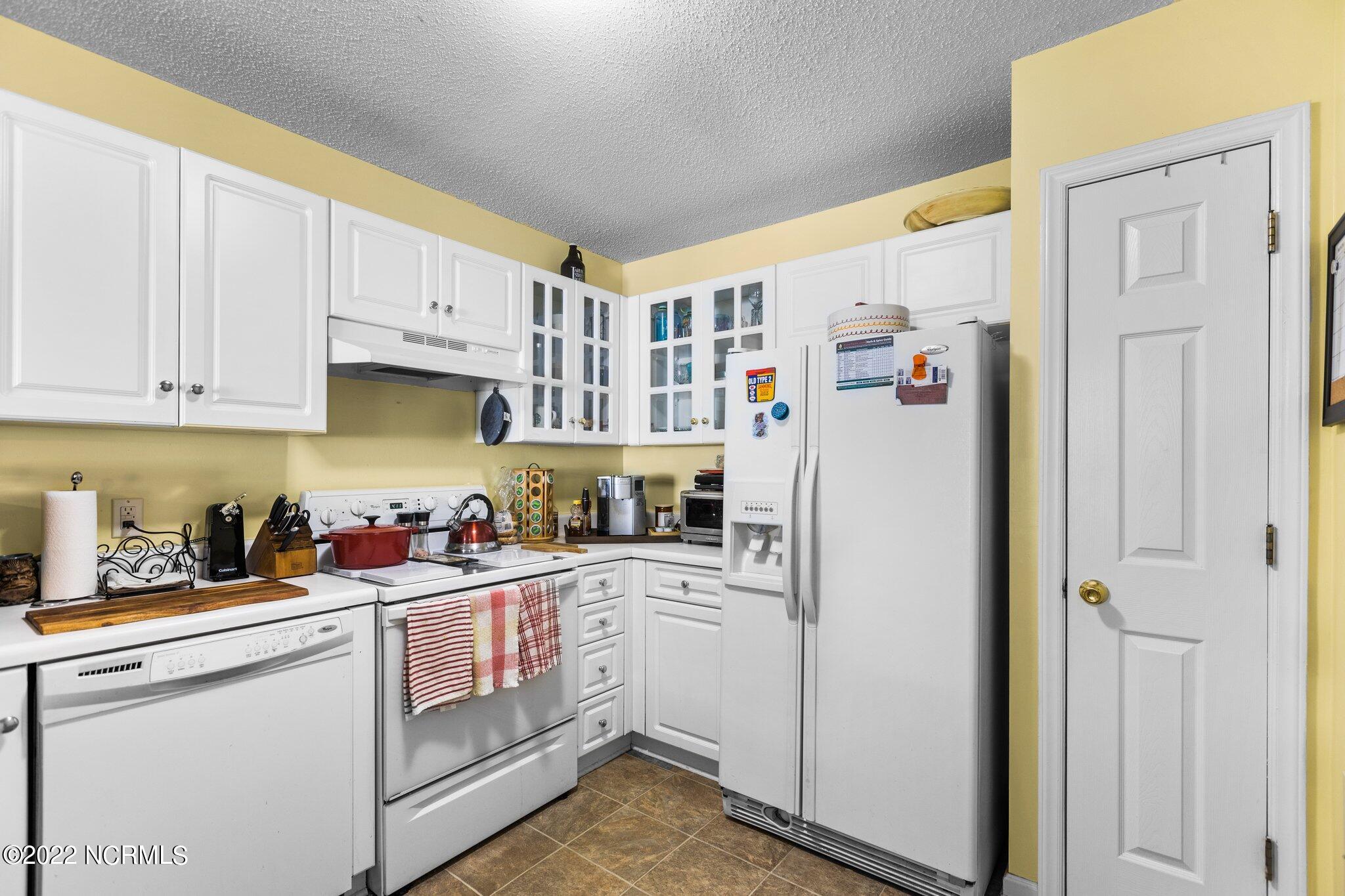1102 Turtle Creek Road, Unit E Greenville, NC 27858 - Photo 8 of 19 11-web-or-mls-IMGL3827