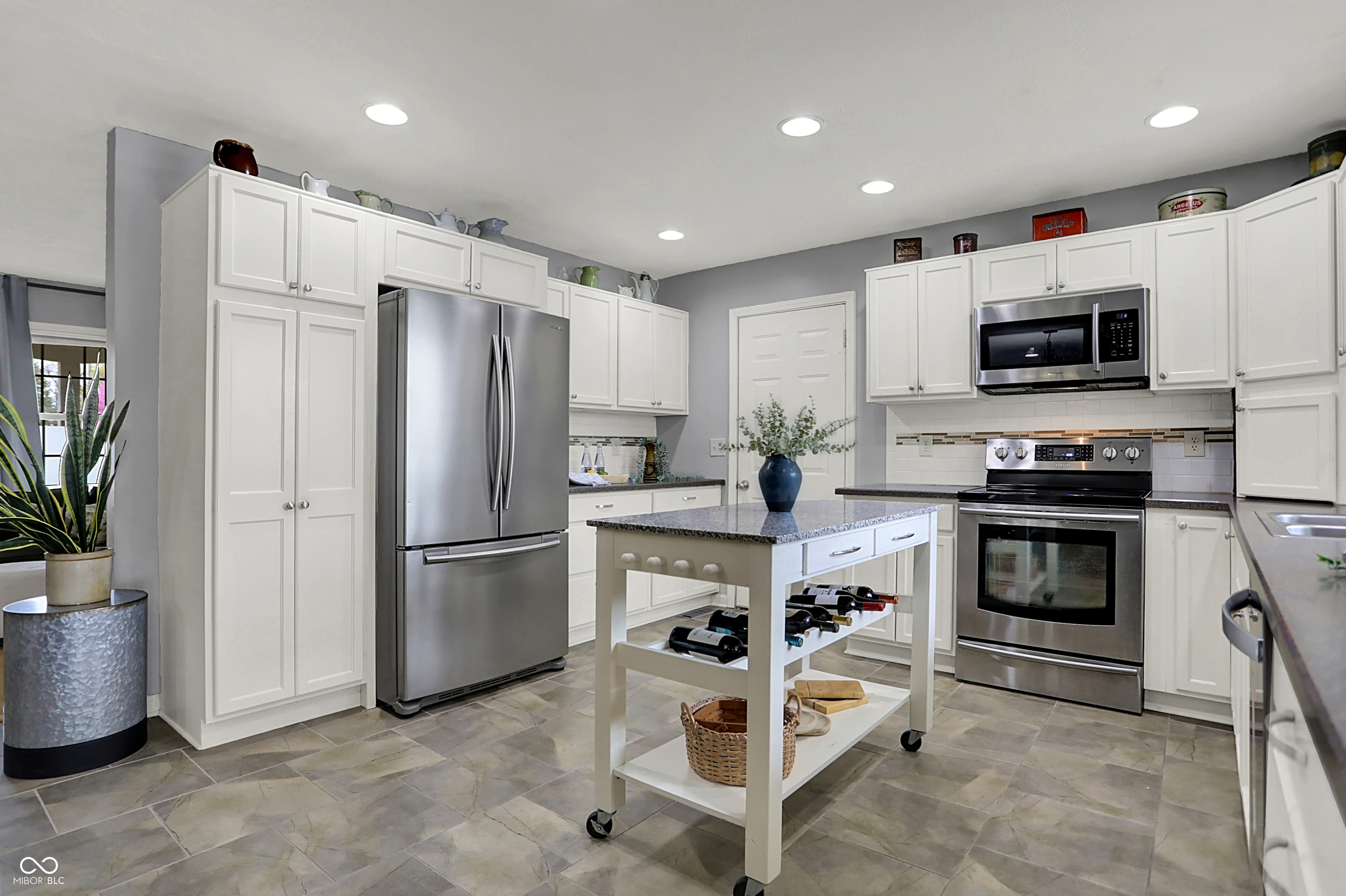 2001 Winchester Drive Indianapolis, IN 46227 - Photo 9 of 39