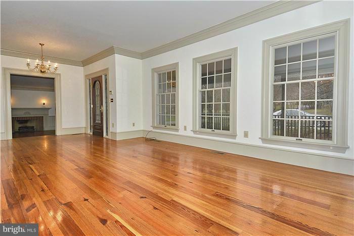 1101 Ednor Road Silver Spring, MD 20905 - Photo 3 of 29 Living Room