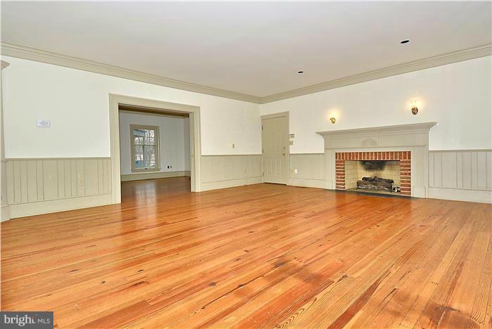 1101 Ednor Road Silver Spring, MD 20905 - Photo 5 of 29 Family Room