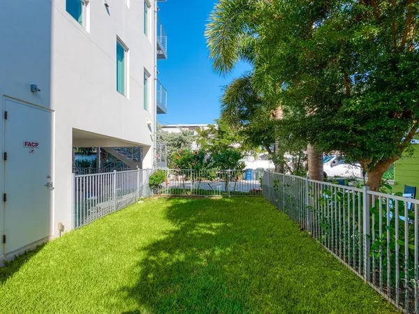 $5,250,000 | 1140 Seaside Drive, Unit 301, Sarasota, FL 34242