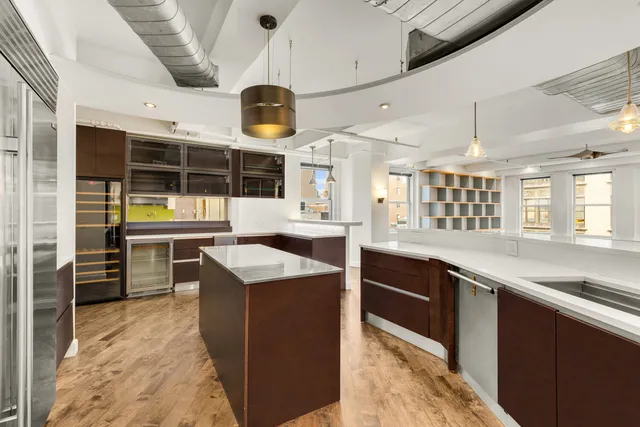 $2,265,000 | 150 West 26th Street, Unit 802 | Chelsea