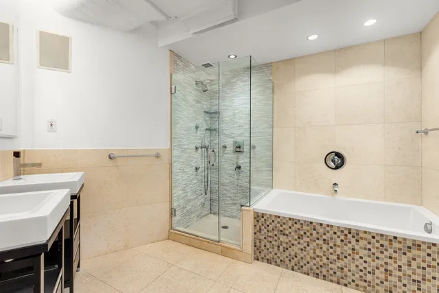 $2,265,000 | 150 West 26th Street, Unit 802 | Chelsea