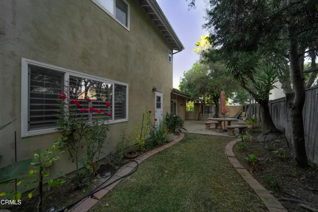 a view of a house with backyard and sitting area