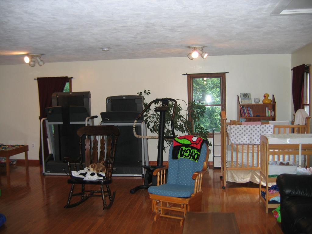 25 Kienia Road Hudson, NH 03051 - Photo 3 of 19