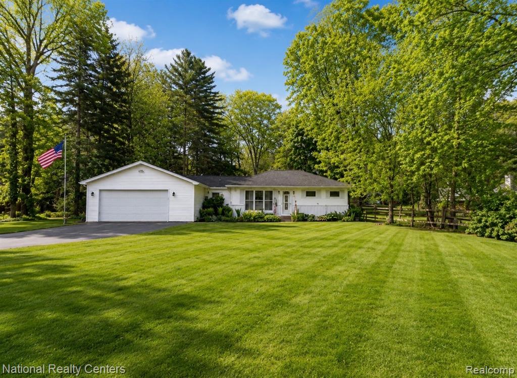 3137 Dean Road Lambertville, MI 48144 - Photo 2 of 24