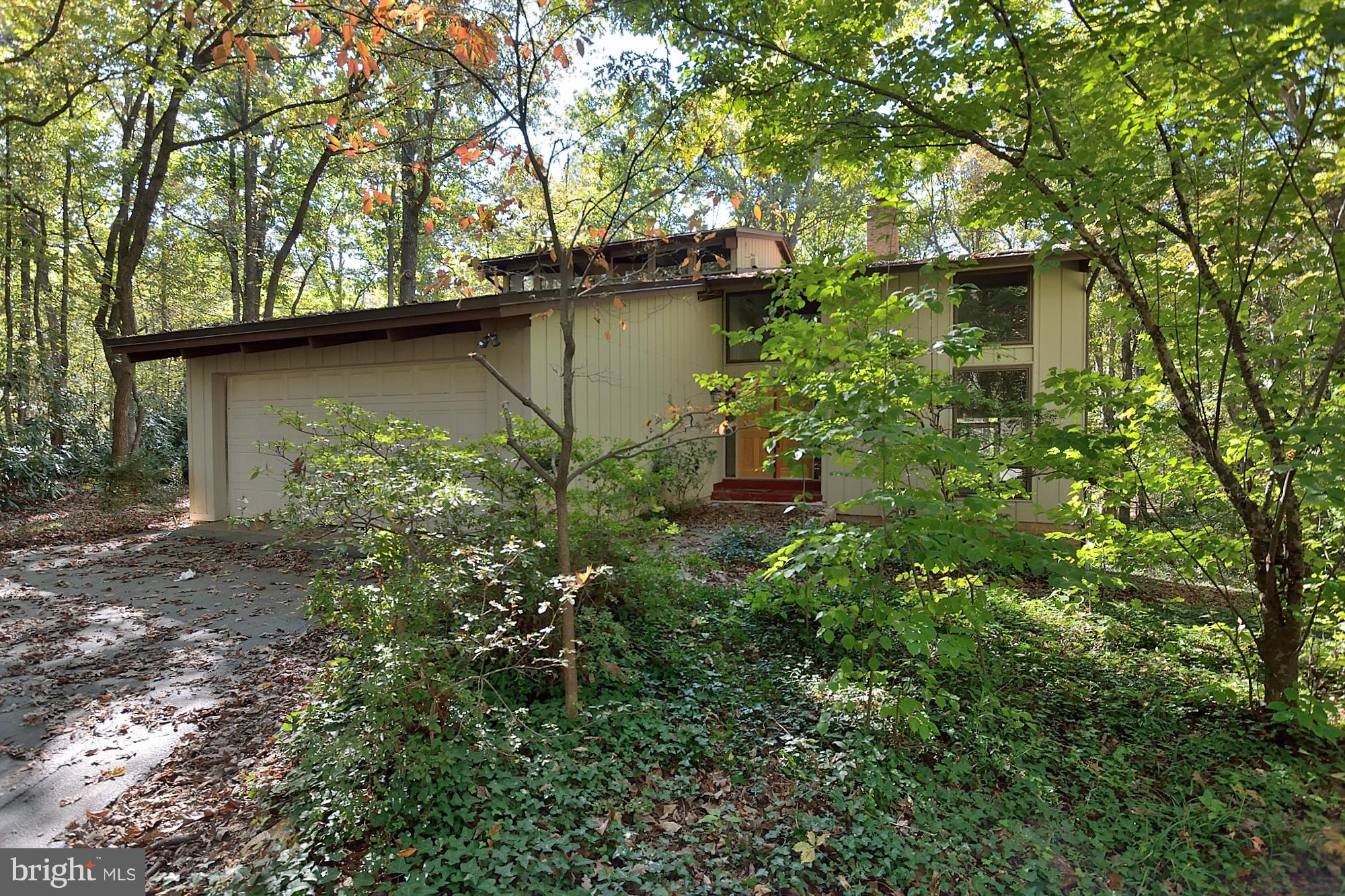 10907 Thanlet Lane Reston, VA 20190 - Photo 2 of 30 Exterior (Front)