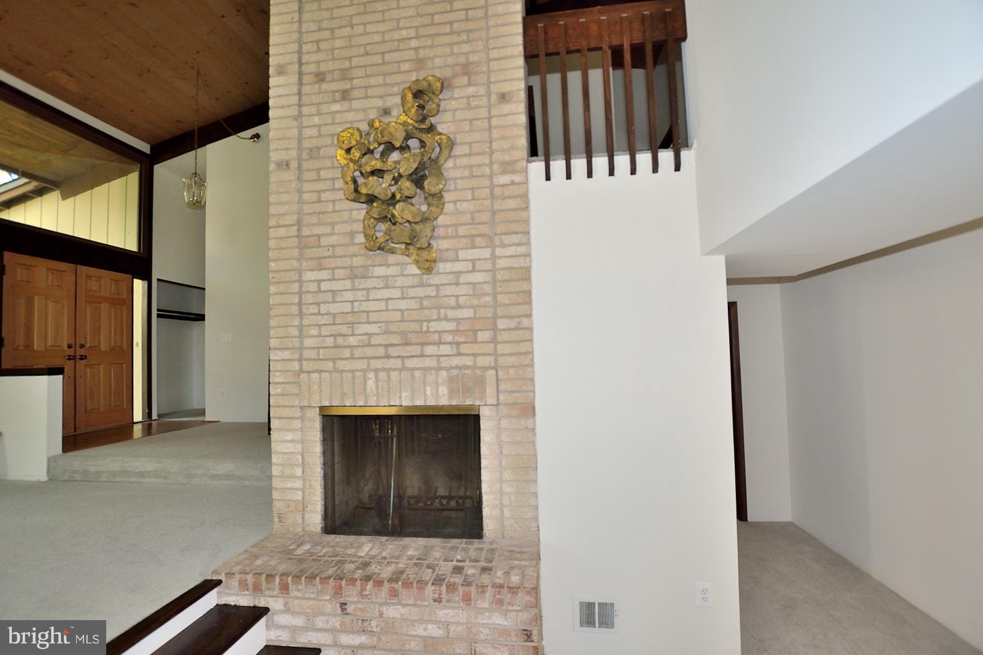 10907 Thanlet Lane Reston, VA 20190 - Photo 13 of 30 Living Room