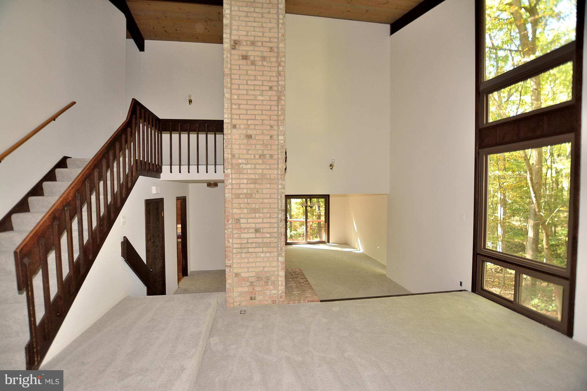 10907 Thanlet Lane Reston, VA 20190 - Photo 14 of 30 Living Room
