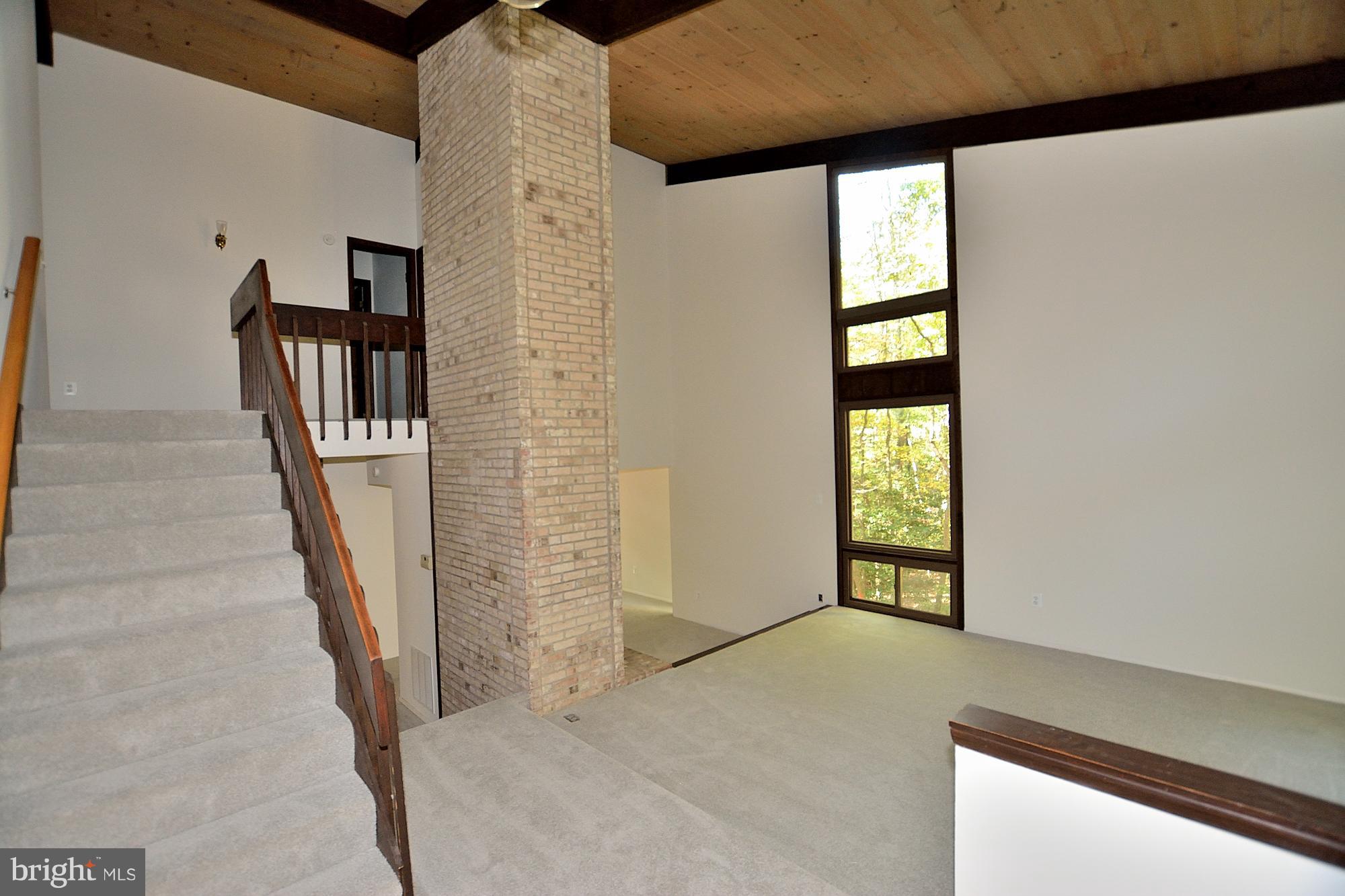 10907 Thanlet Lane Reston, VA 20190 - Photo 15 of 30 Living Room