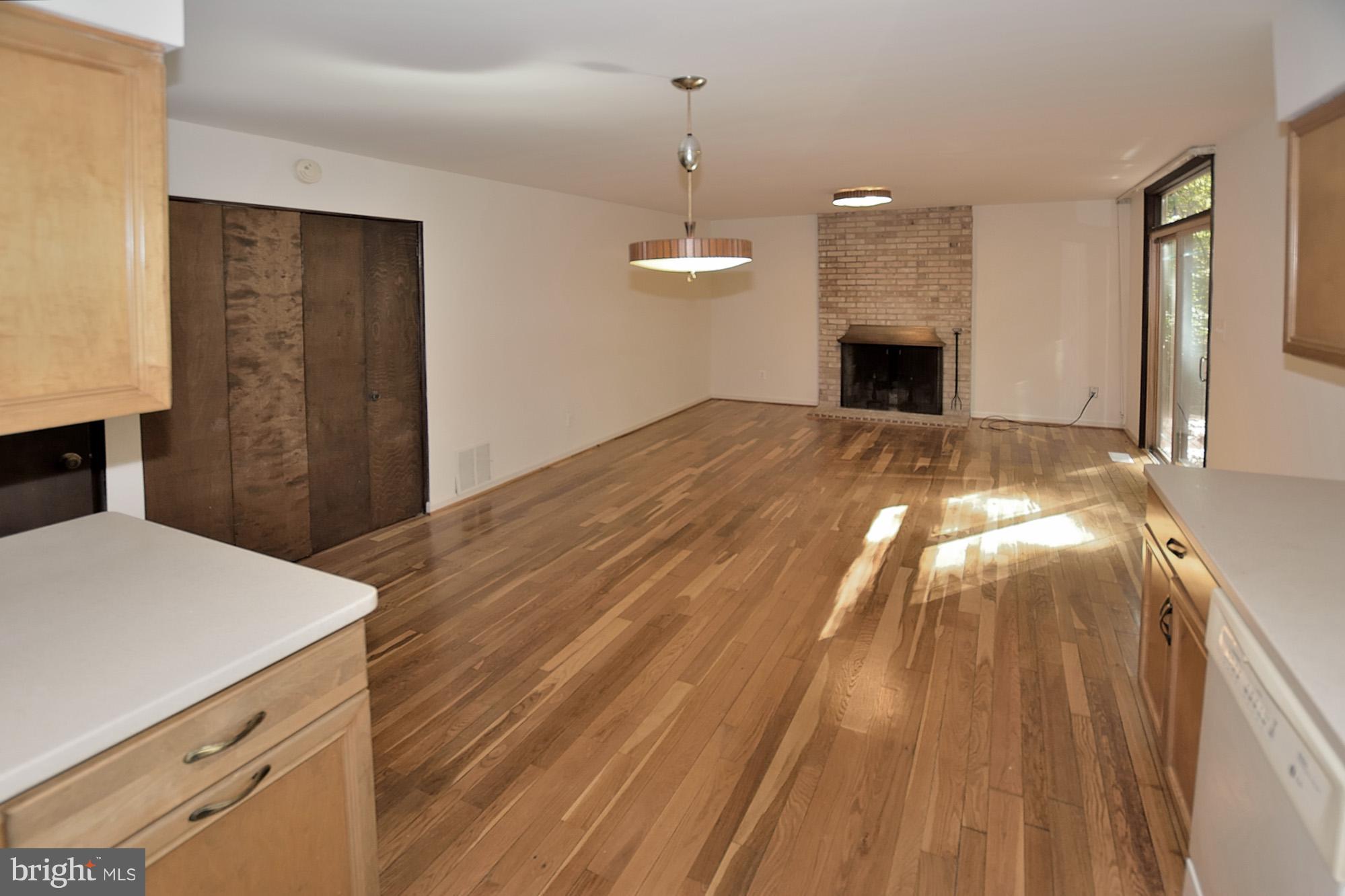 10907 Thanlet Lane Reston, VA 20190 - Photo 7 of 30 Family Room