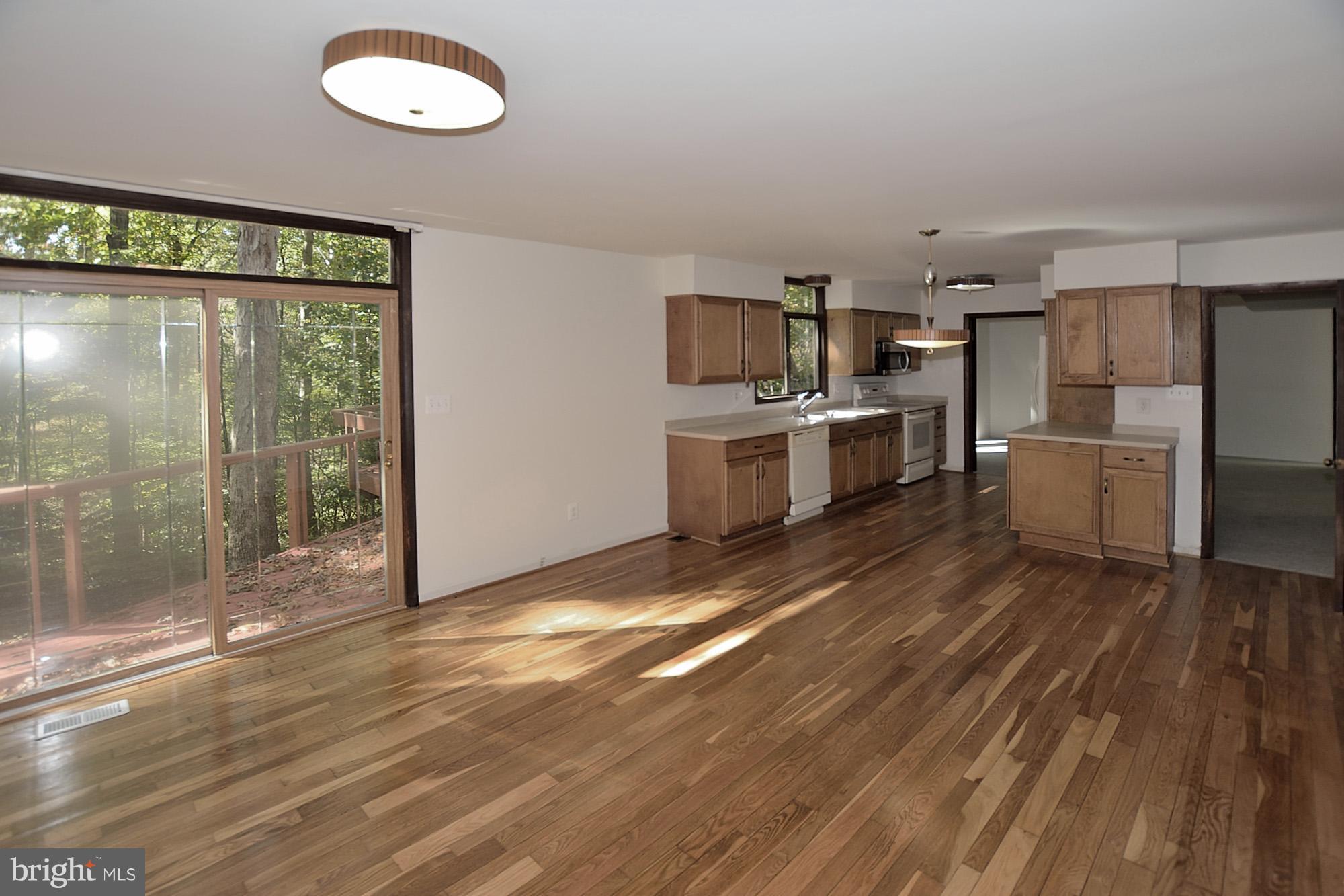 10907 Thanlet Lane Reston, VA 20190 - Photo 9 of 30 Kitchen
