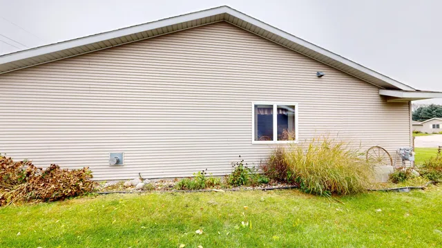 $228,000 | 2610 9th Street Southwest, Willmar, MN 56201