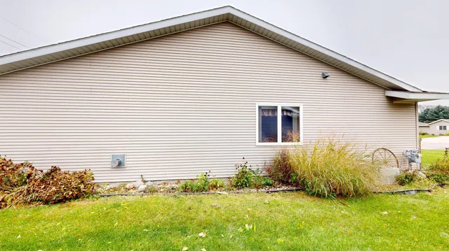 $228,000 | 2610 9th Street Southwest, Willmar, MN 56201