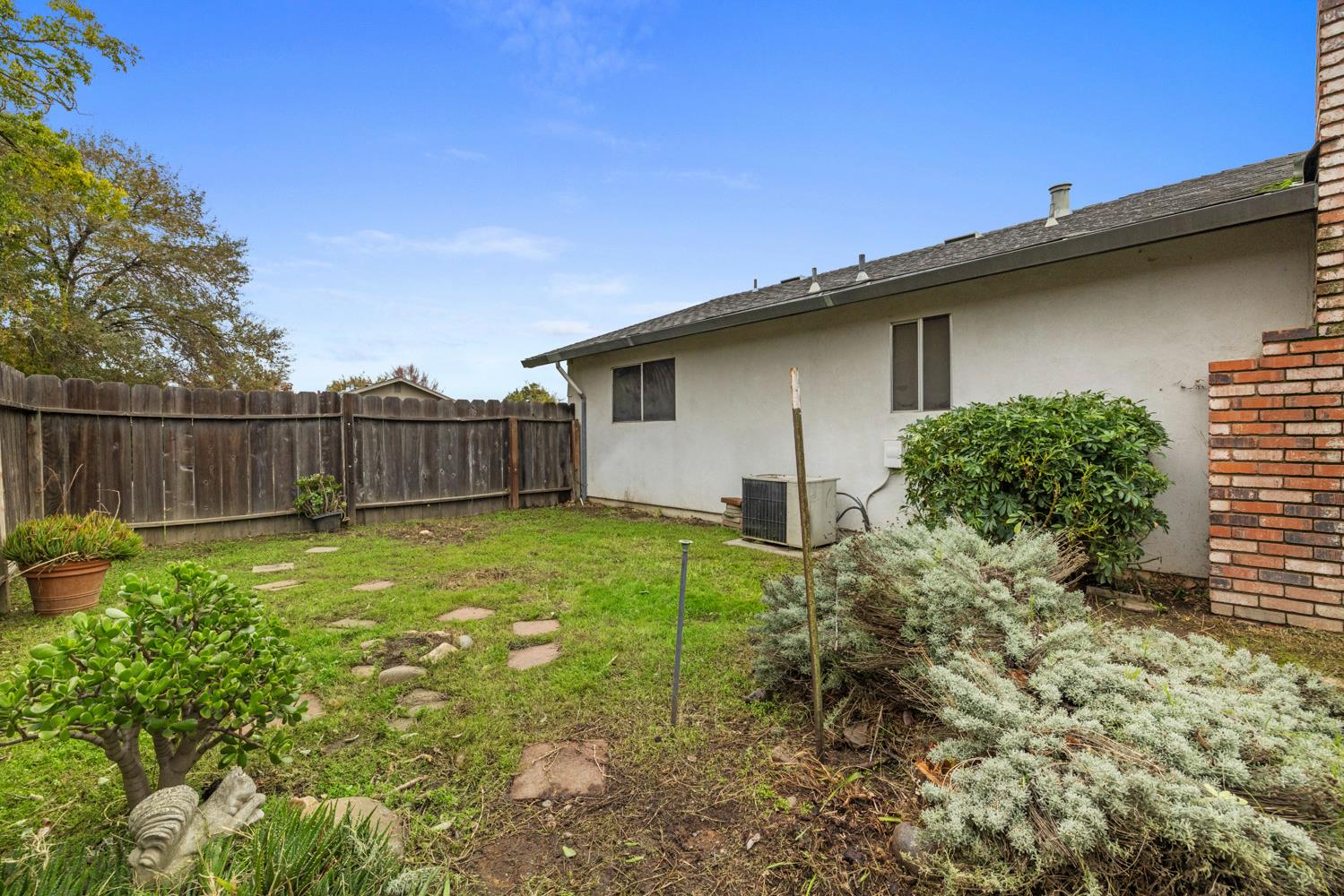 1205 Kara Lane Modesto, CA 95355 - Photo 38 of 39 a backyard of a house with lots of green space
