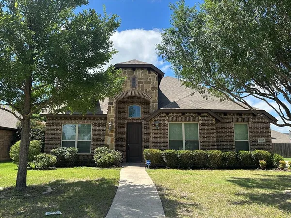 $449,500 | 210 Debbie Way, Red Oak, TX 75154