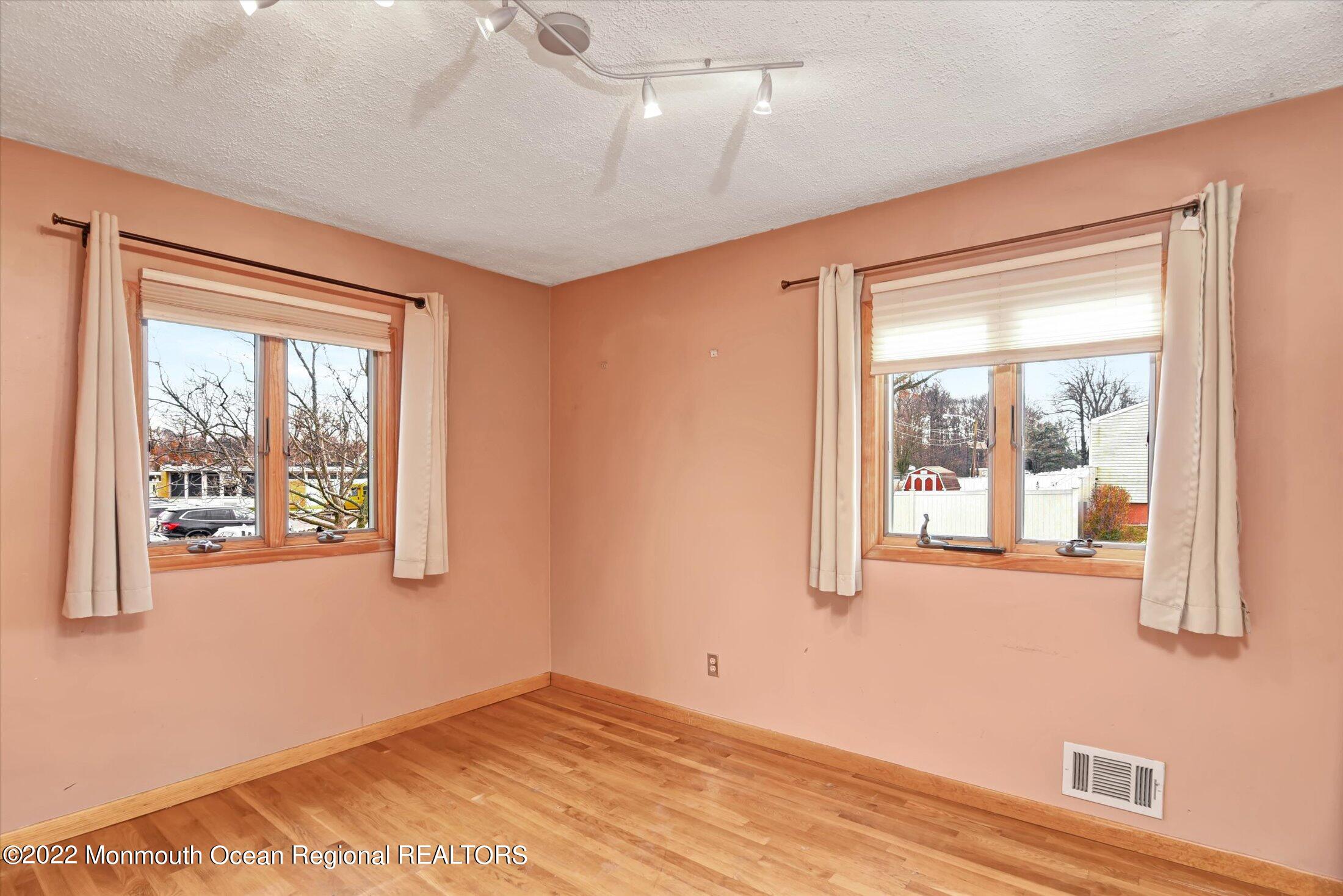 145 Jeffery Road Colonia, NJ 07067 - Photo 14 of 27 13-Bedroom