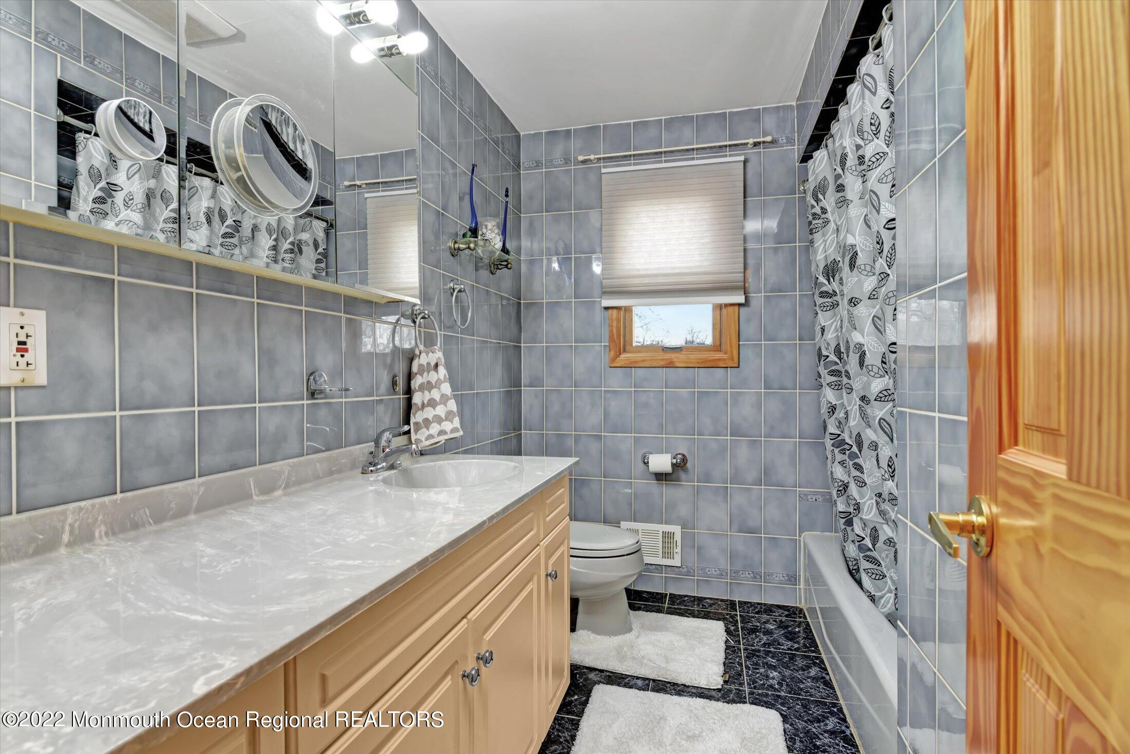 145 Jeffery Road Colonia, NJ 07067 - Photo 17 of 27 12-Bathroom