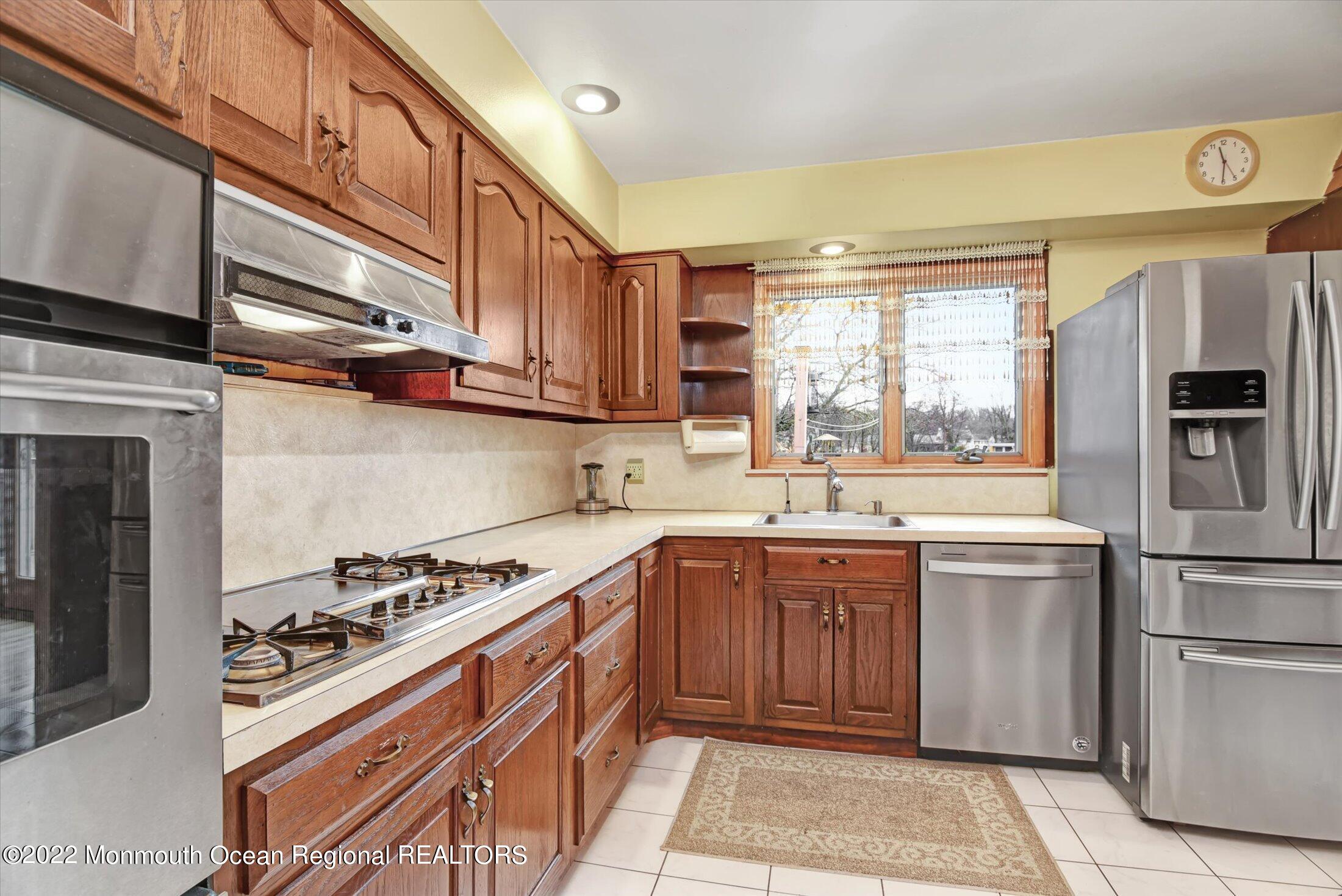 145 Jeffery Road Colonia, NJ 07067 - Photo 8 of 27 08-Kitchen