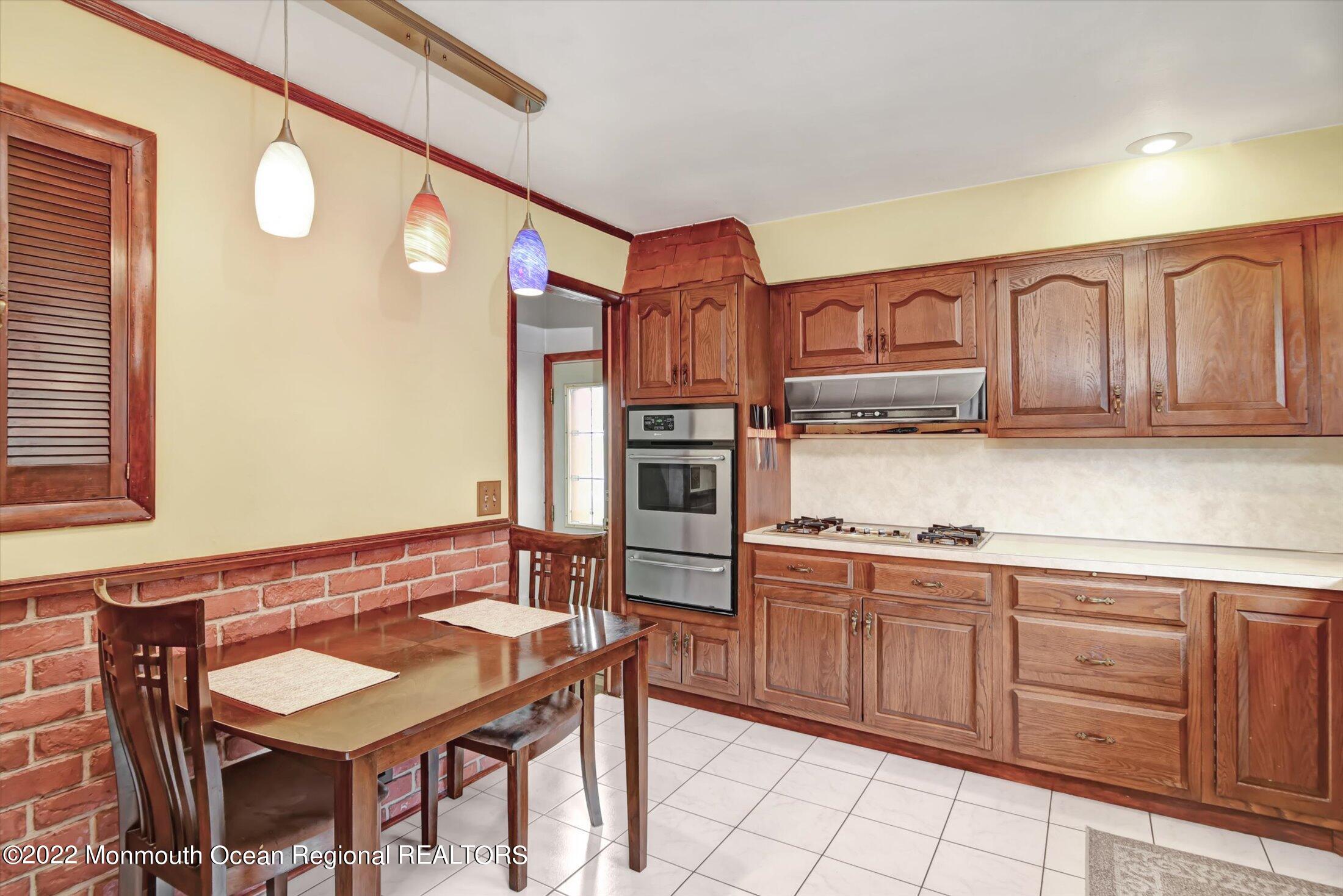 145 Jeffery Road Colonia, NJ 07067 - Photo 9 of 27 09-Kitchen