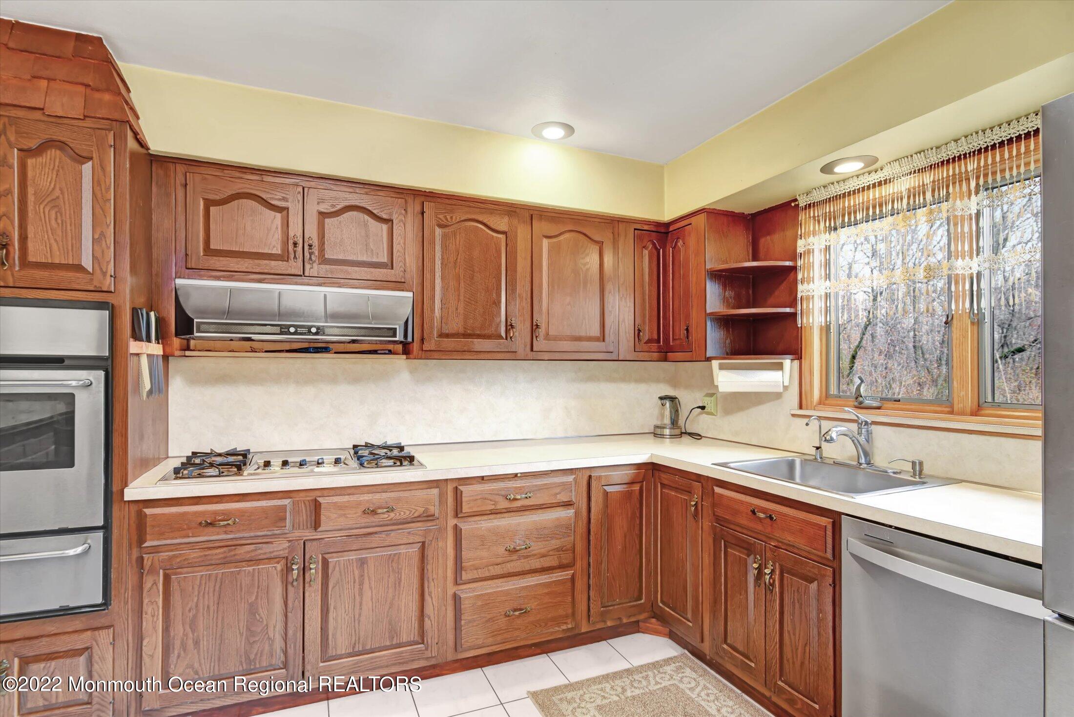 145 Jeffery Road Colonia, NJ 07067 - Photo 10 of 27 10-Kitchen