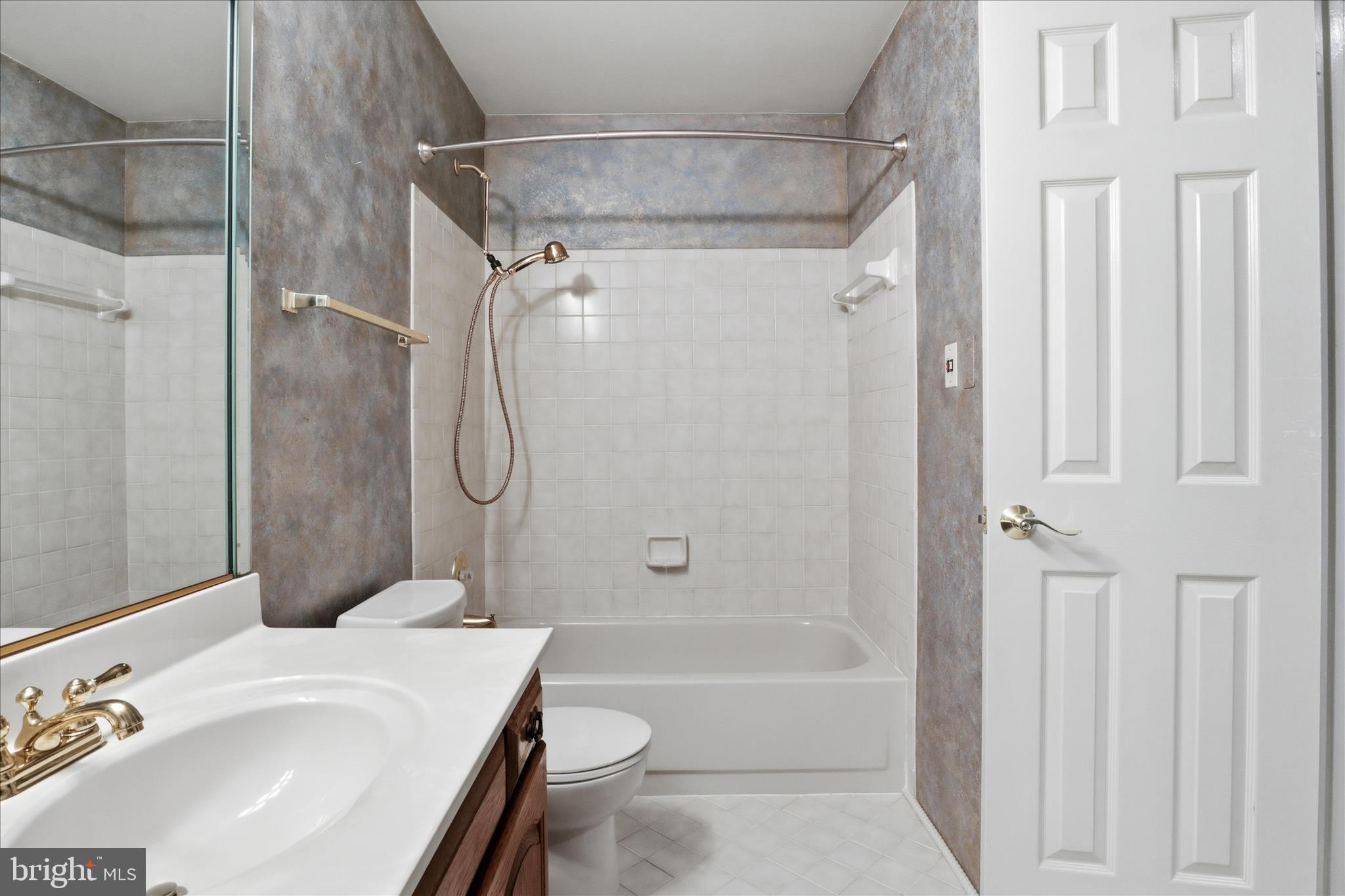 6809 Spout Lane Fairfax Station, VA 22039 - Photo 34 of 81 Full Bath