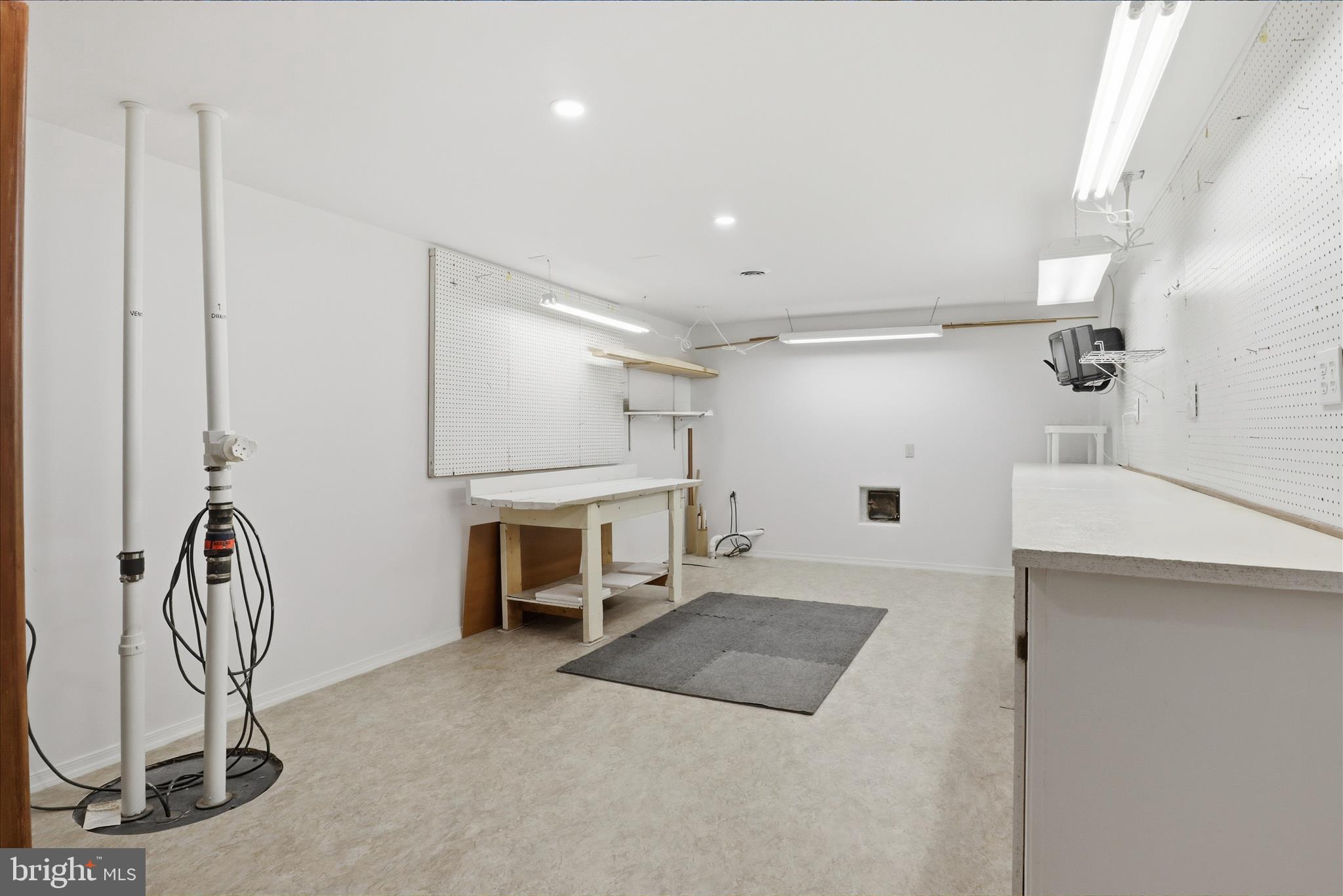 6809 Spout Lane Fairfax Station, VA 22039 - Photo 39 of 81 a view of a livingroom with a chair and a ceiling fan