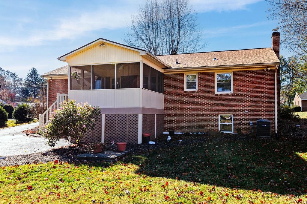 2133 Belvue Road Waynesboro, VA 22980 - Photo 14 of 39 Gallery Image 14