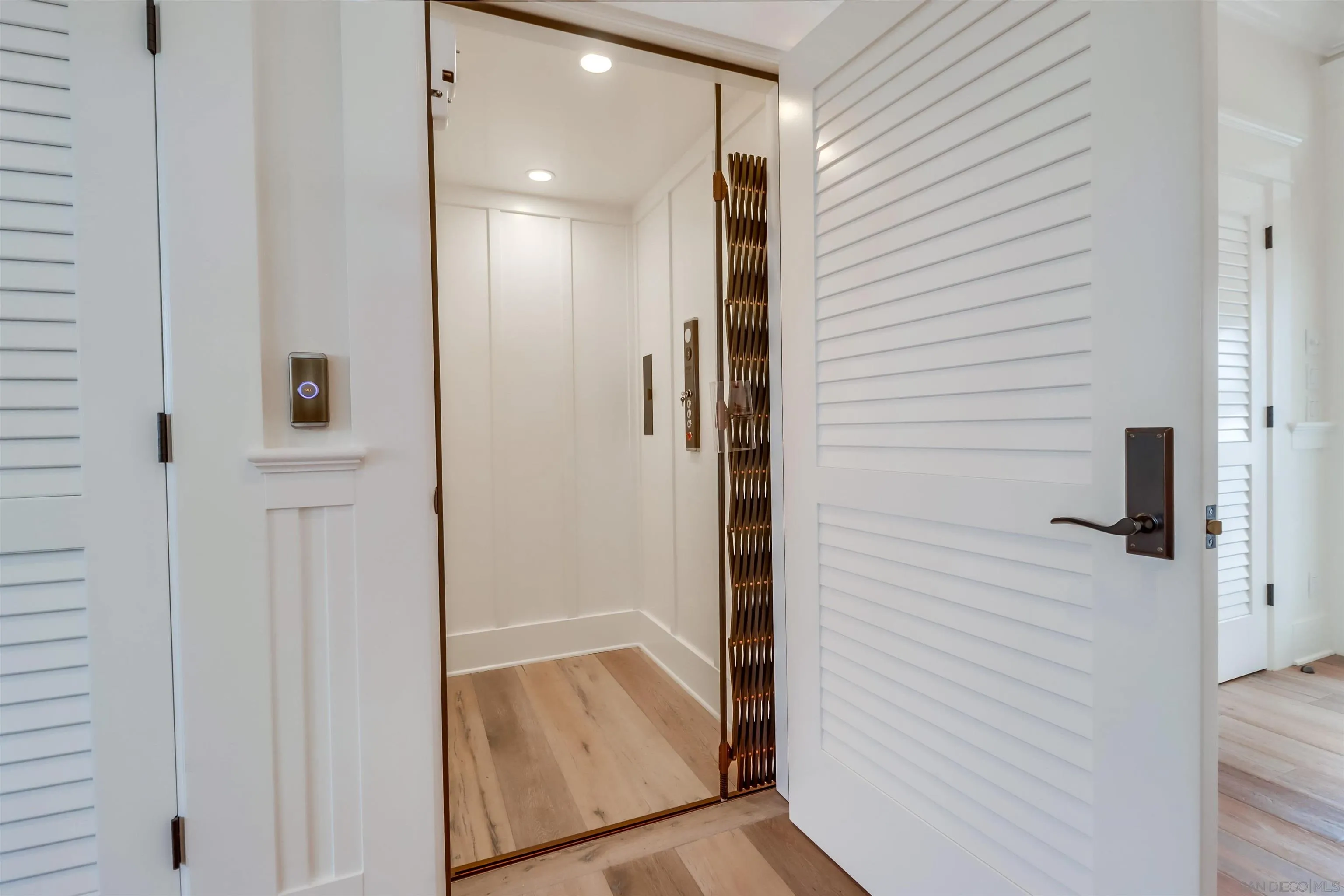 441 Ocean Boulevard Coronado, CA 92118 - Photo 13 of 40 a view of a hallway