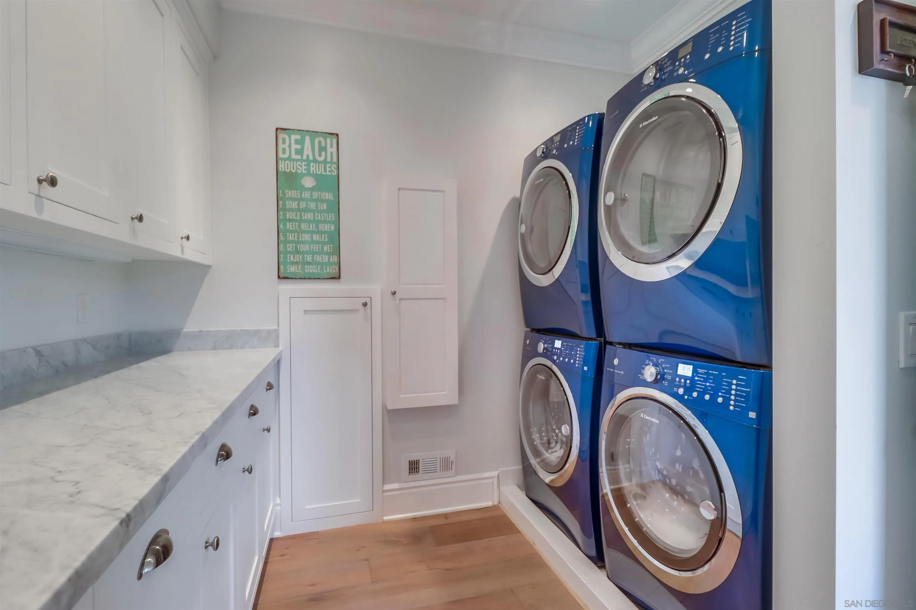 441 Ocean Boulevard Coronado, CA 92118 - Photo 27 of 40 a utility room with dryer and washer