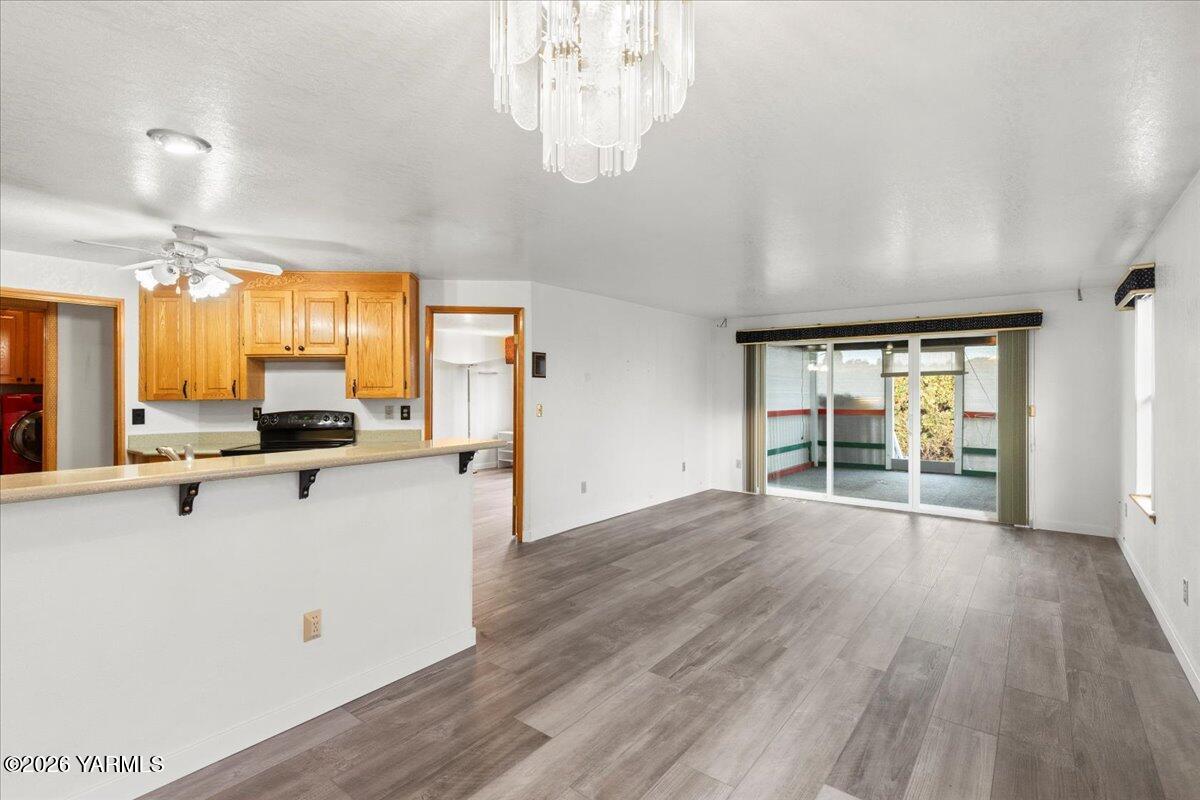 302 South 76th Avenue Yakima, WA 98908 - Photo 15 of 28 Family room