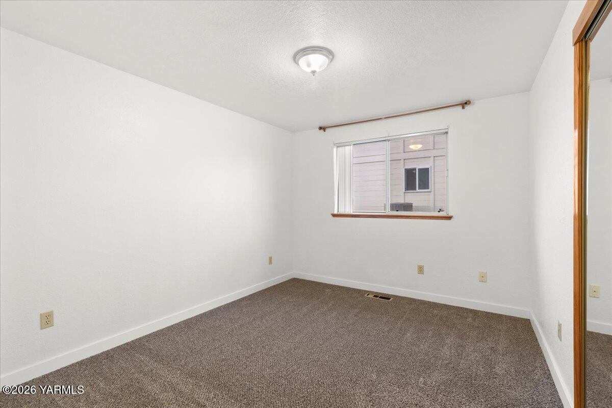 302 South 76th Avenue Yakima, WA 98908 - Photo 17 of 28 Bedroom 2