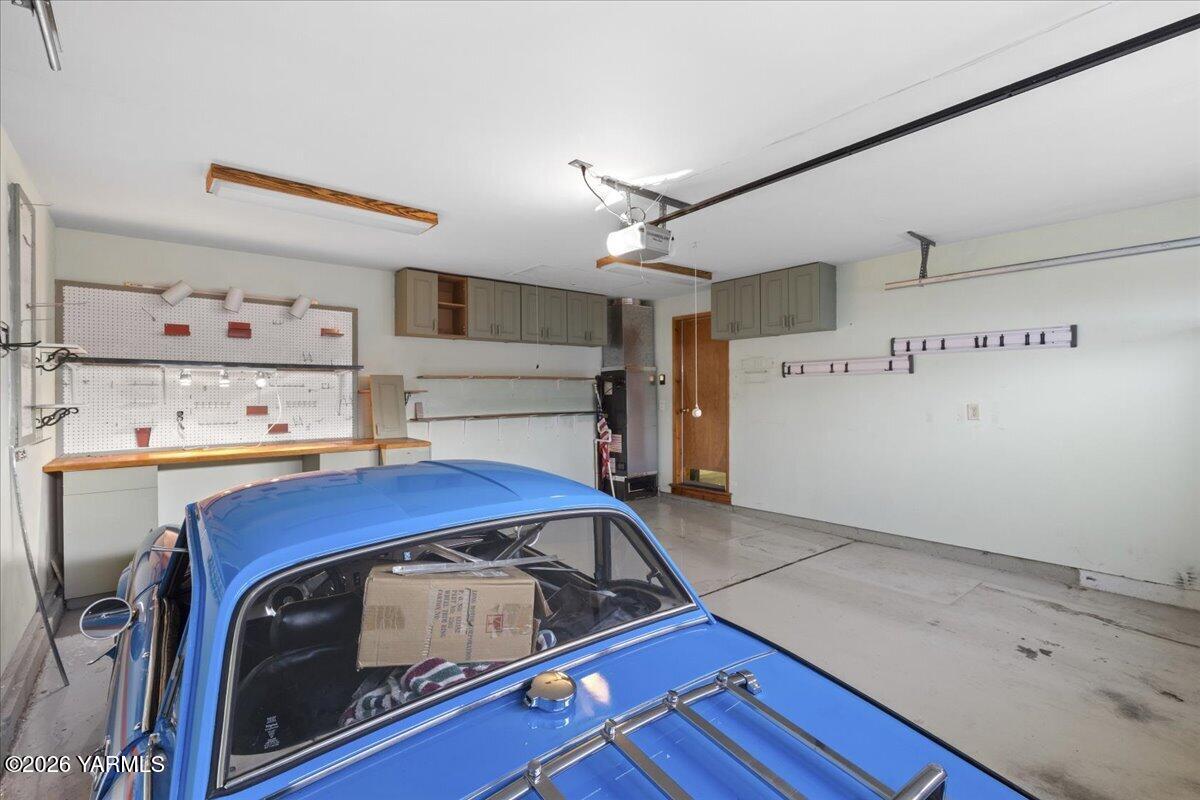 302 South 76th Avenue Yakima, WA 98908 - Photo 23 of 28 Garage