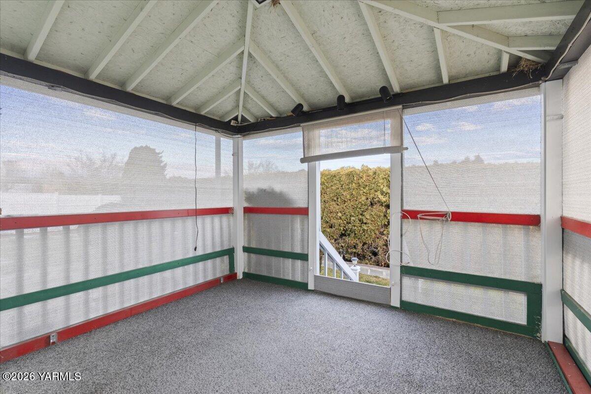 302 South 76th Avenue Yakima, WA 98908 - Photo 24 of 28 Enclosed patio