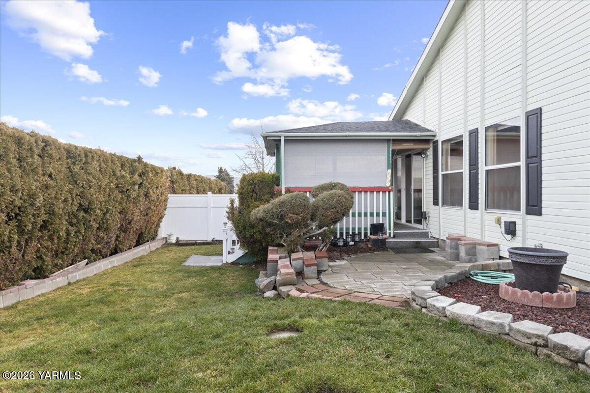 302 South 76th Avenue Yakima, WA 98908 - Photo 26 of 28 Back of home