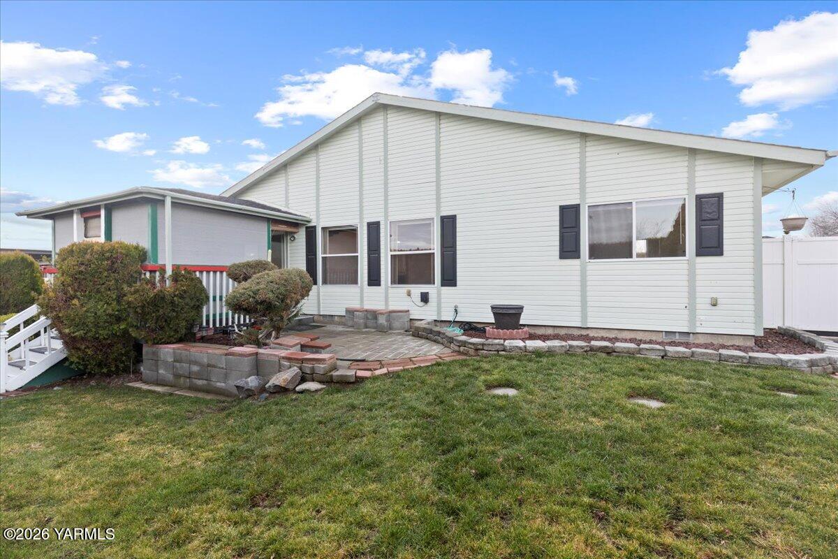 302 South 76th Avenue Yakima, WA 98908 - Photo 27 of 28 Back of home